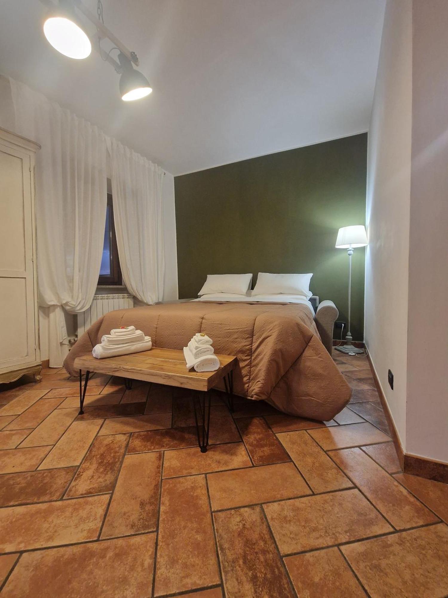 Piazza Duomo Casa Vacanze Sutri Exterior foto