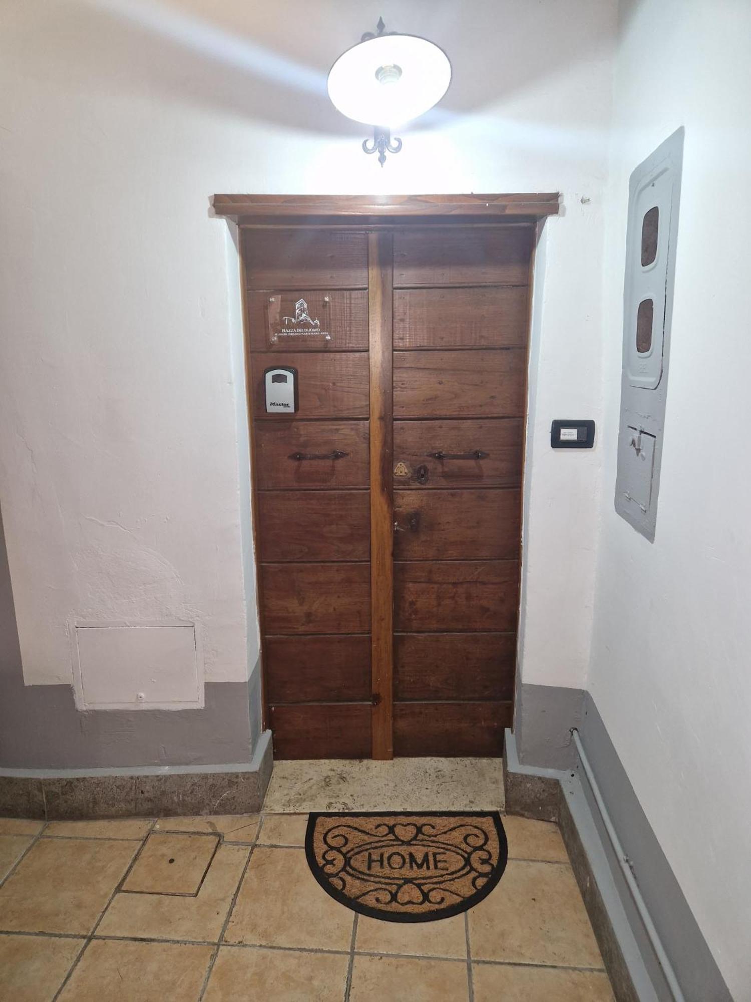 Piazza Duomo Casa Vacanze Sutri Exterior foto
